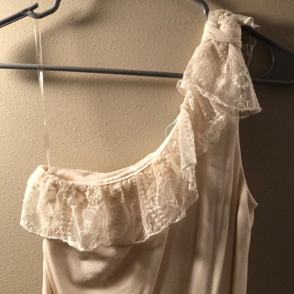 Slim-Fit One Shoulder Blouse - Picture 2 of 3